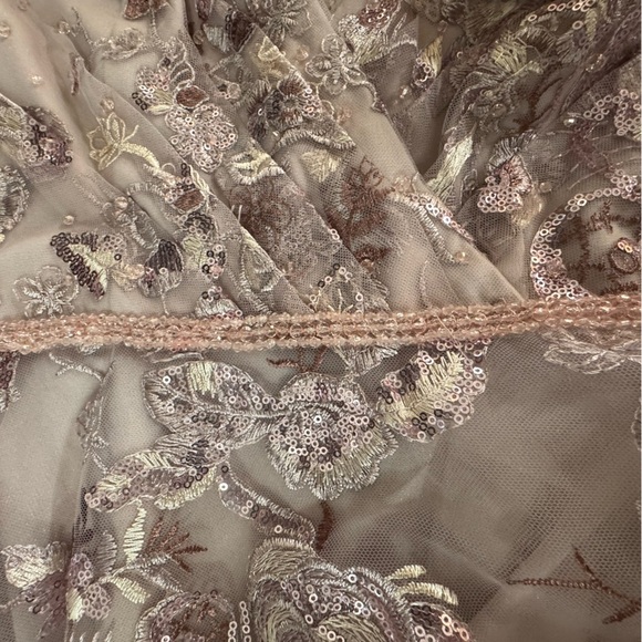 Mac Duggal Embellished V Neck Illusion Long Sleeve A Line Gown Size 10 - Picture 13 of 16